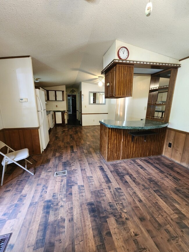 Building Photo - 7900 Eastview Dr