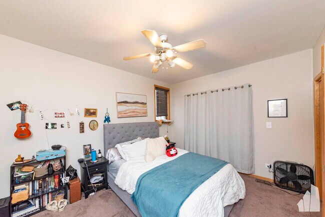 Building Photo - 1401 N Artesian Ave