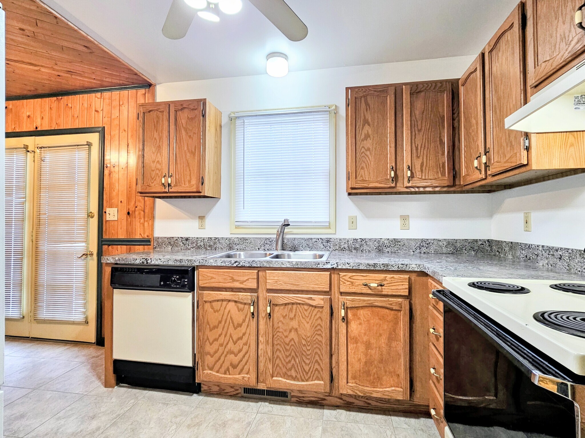 Building Photo - 160 Northwood Ct