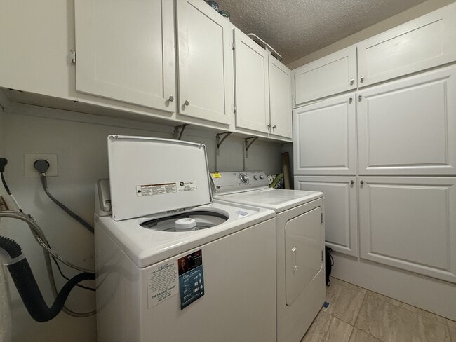 Building Photo - 5650-5A1A A1A S