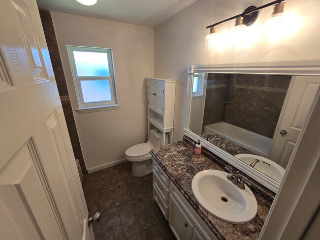 Building Photo - 9807 Rocky Hollow Rd