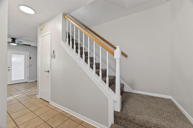 Building Photo - 21215 Park Bluff Dr