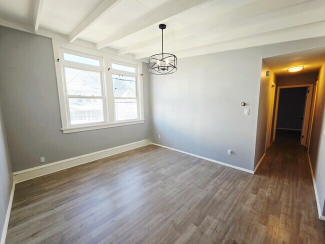 Building Photo - 17 E Carey St