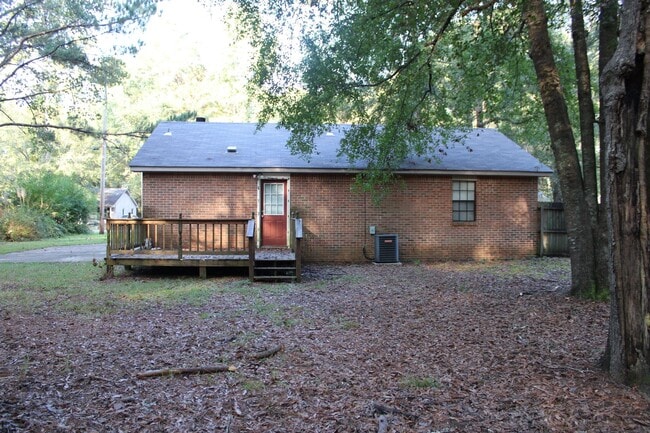 Building Photo - 2440 Ellen Ln