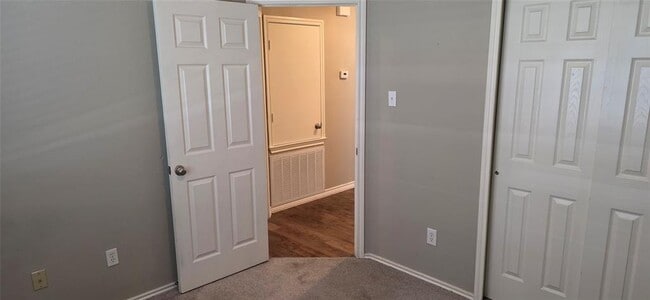 Building Photo - 204 Quail Hollow Dr