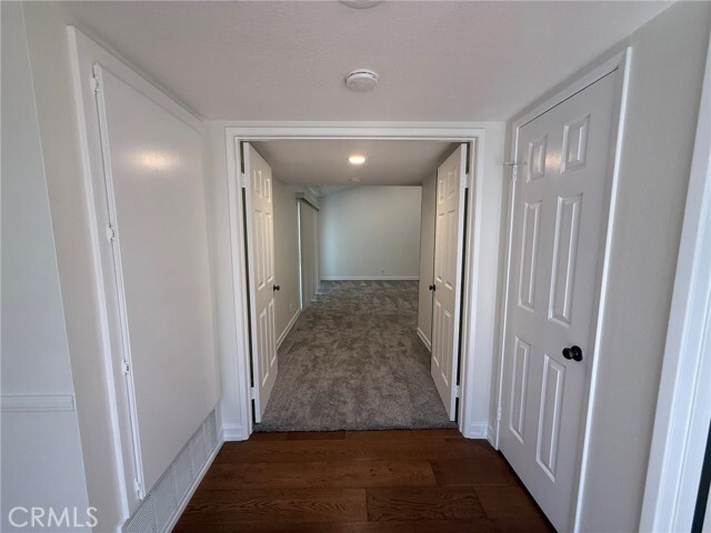 Building Photo - 860 Calle del Sol