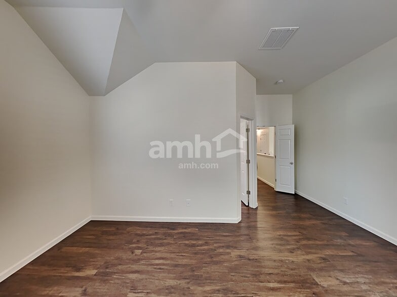 Building Photo - 24827 Crescent Run