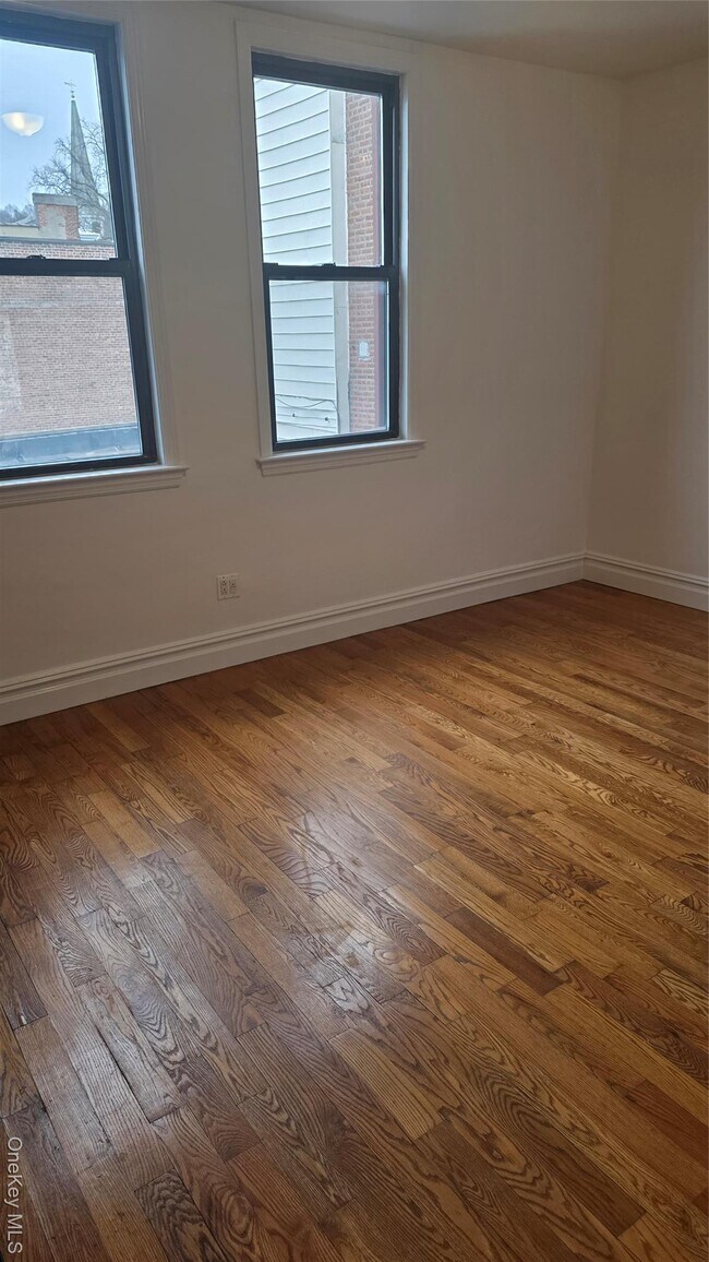 Building Photo - 3 Main St