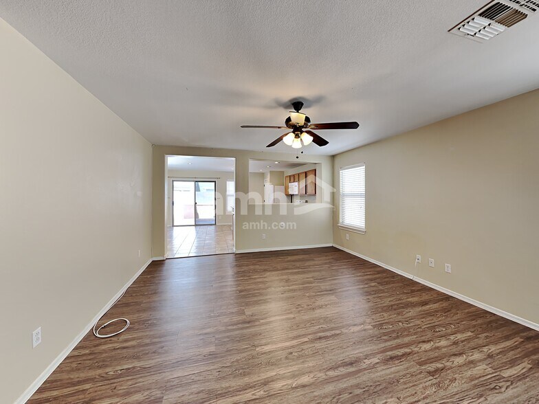 Building Photo - 18526 W Valerie Dr