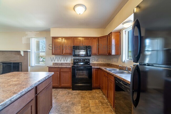 Building Photo - 507 S Hunt Dr