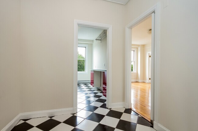 Laundry / mud room - 400 W Hortter St