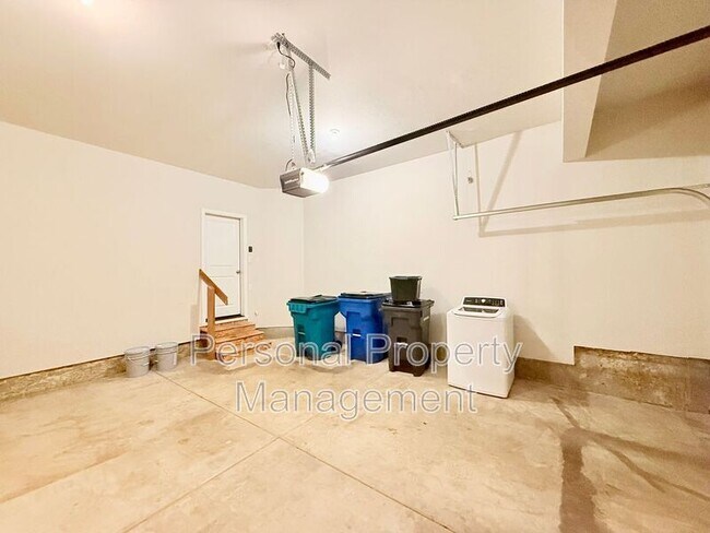 Building Photo - 2727 S White Salmon Dr