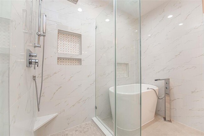 Building Photo - 143 W Burberry Cir