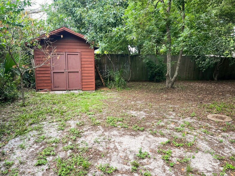 Building Photo - 137 Porter Dr
