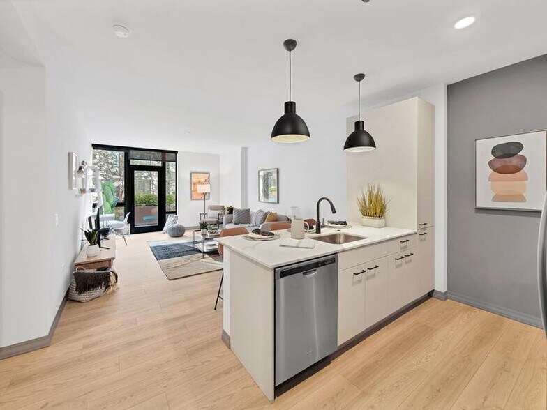 Building Photo - 2141 N Elston Ave