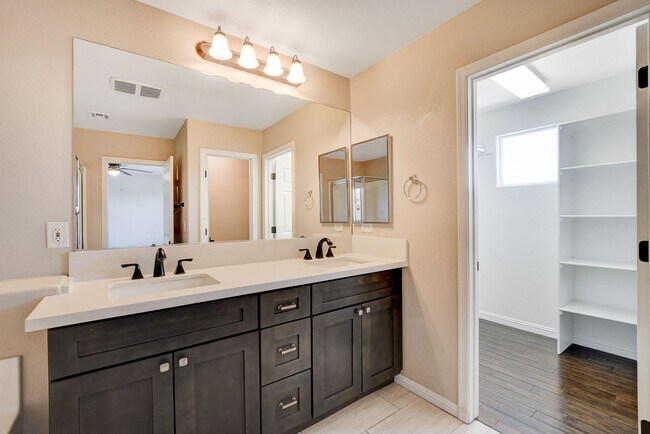 Building Photo - Anthem Highlands Beauty