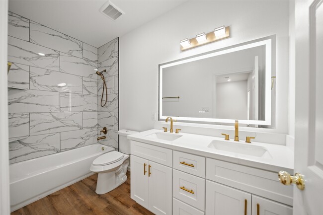 Building Photo - 6719 Roanoke St