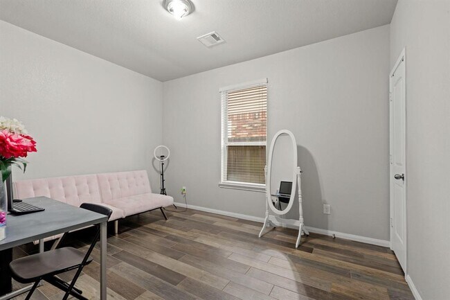 Building Photo - 24335 Kee Cresta Ct