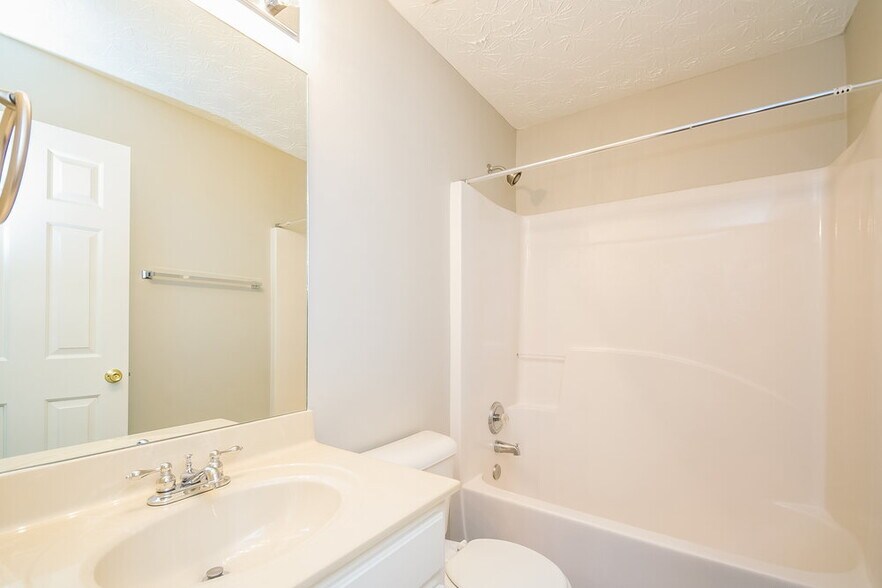 Building Photo - 241 Weatherstone Pointe Dr