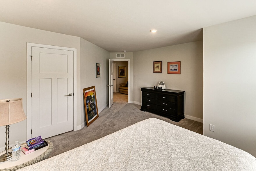 Building Photo - 18013 Seaview Ln