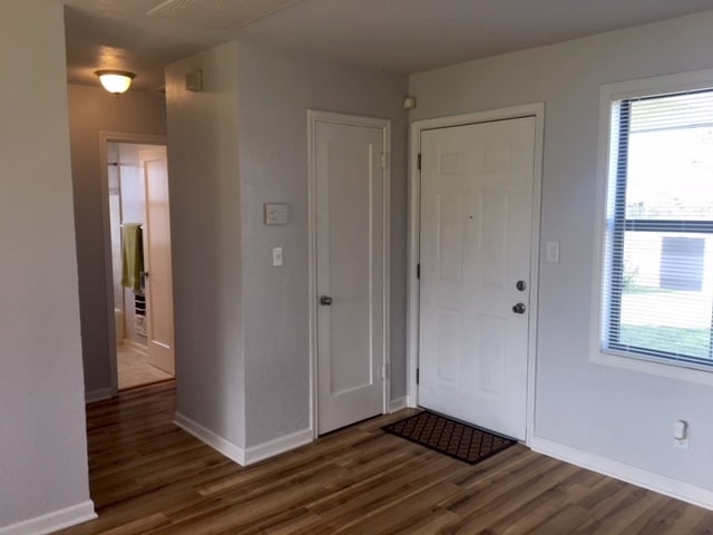 Living room - 1439 N Olympia Ave