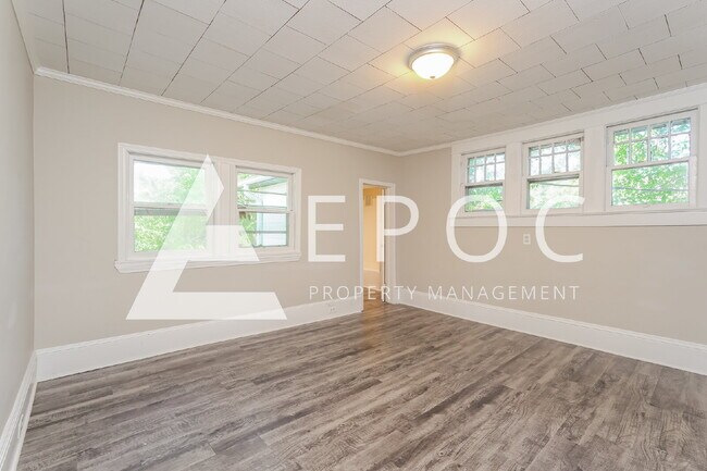 Building Photo - 125 E Devonshire St