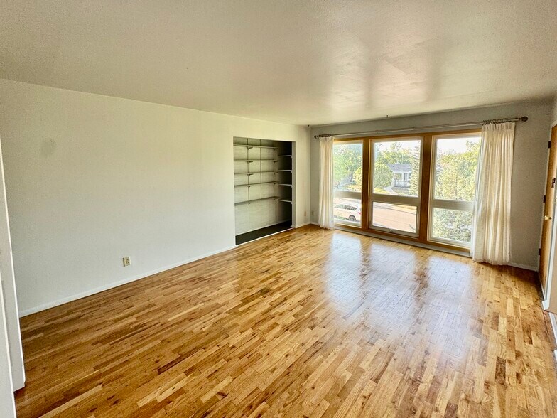 Building Photo - 728 Saint Charles St