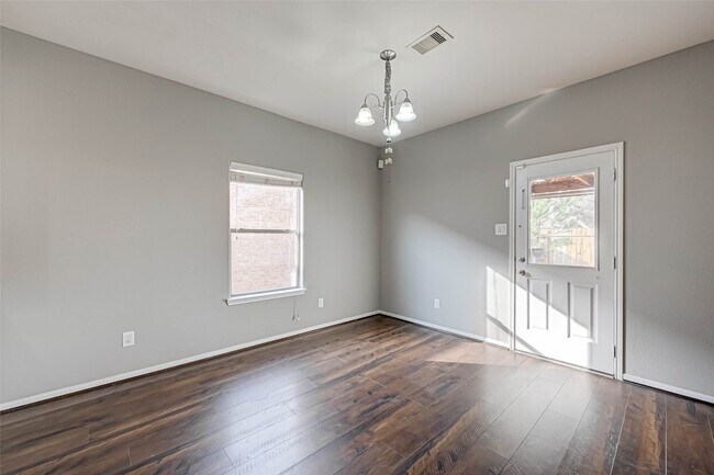 Building Photo - 502 Mornington Ln