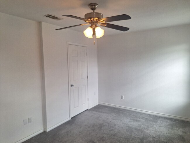 Building Photo - 2621 Lee Ave