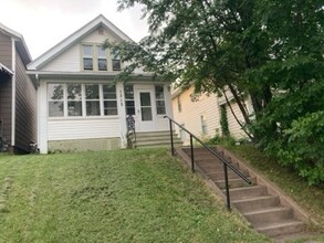 Building Photo - AVAILABLE SEPTEMBER 1st - 2 Bedroom, 1 Bat...