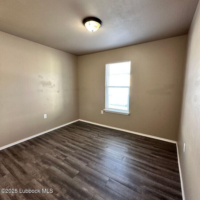 Building Photo - 213 36th St