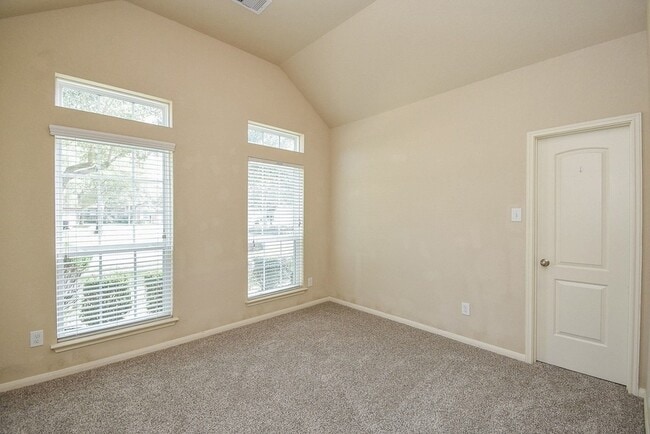 Building Photo - 4215 Mill Oak Dr