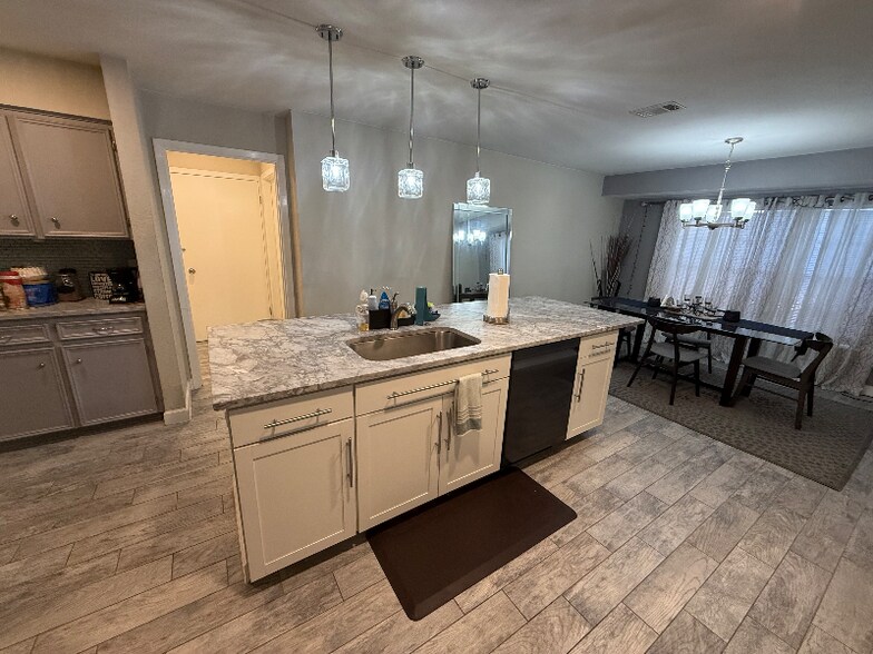 Building Photo - 1504 N Fielder Rd