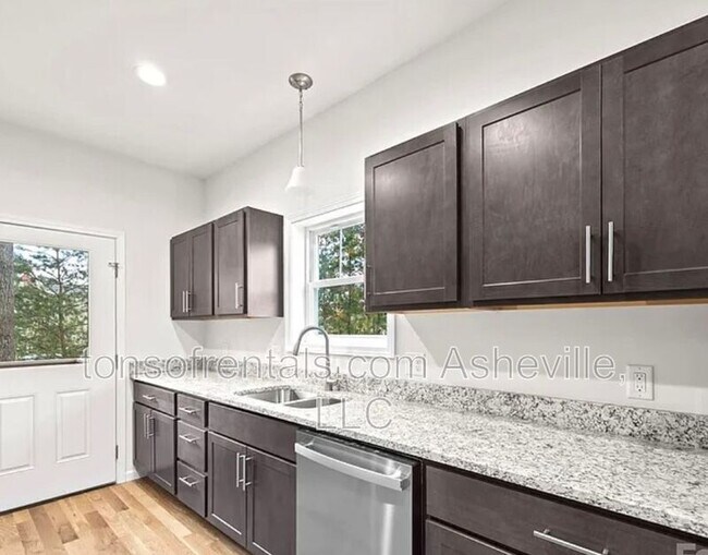 Building Photo - 7 Berry Crst Ln