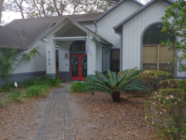 Building Photo - Beautifully Renovated Home in The Reserve!