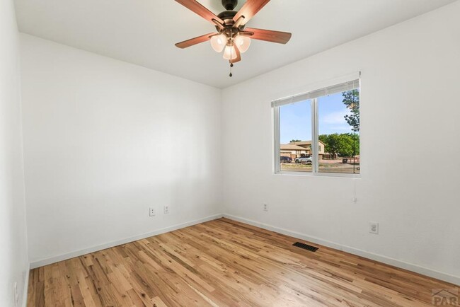Building Photo - ALL PROSPECTIVE TENANTS MUST SUBMIT A $58 NON-REFUNDABLE APPLICATION FEE PER APPLICANT ONLINE AND...