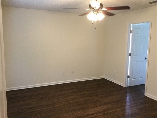 Building Photo - 1105 Lake George Ct