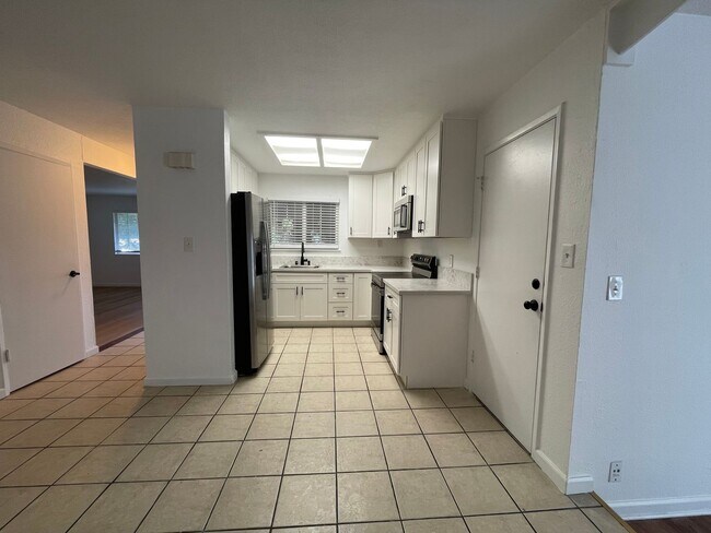 Building Photo - 2858 Gavilan Dr