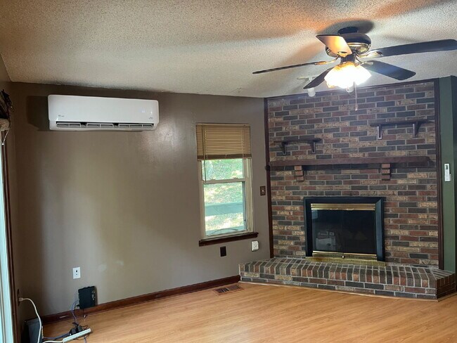 Building Photo - "Charming 2-Bedroom Retreat with Spacious 1200 Sq Ft Layout in Scenic Carthage!" Lake Front views...