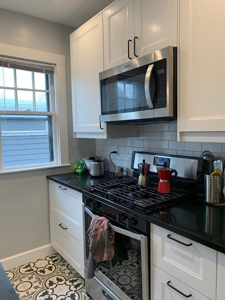 Building Photo - 34 Ash St