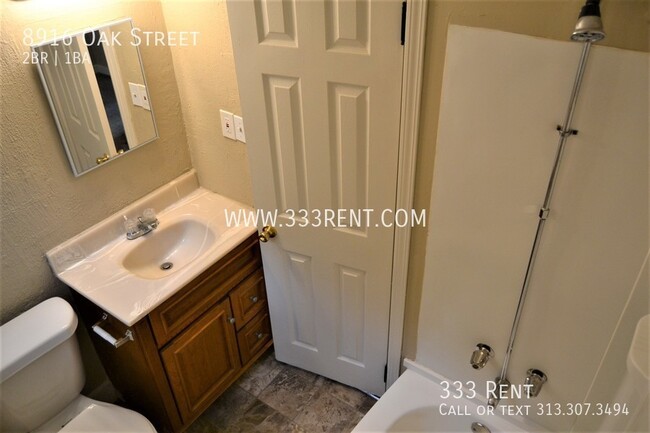 Building Photo - 8916 Oak St