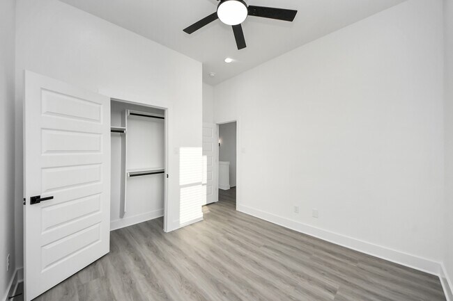 Building Photo - 8533 Amadwe St