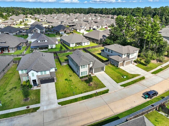 Building Photo - 14245 Lake Lodge Dr