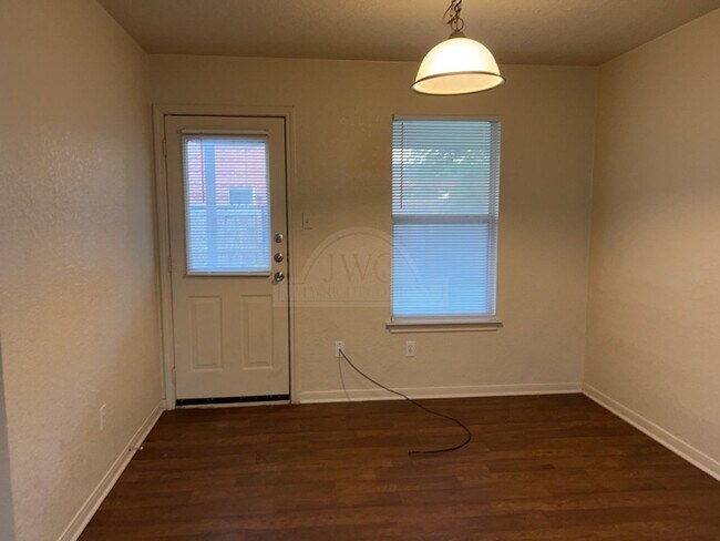 Building Photo - 1600 Dugger Cir