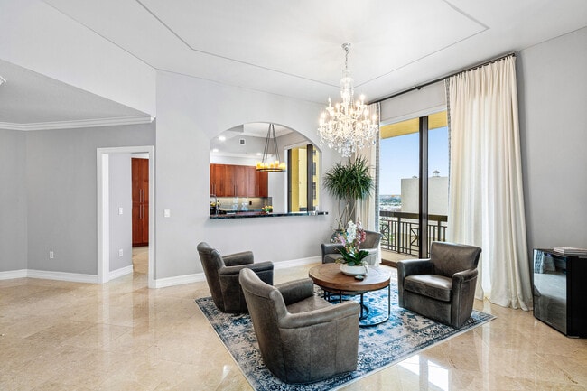 Building Photo - 701 S Olive Ave