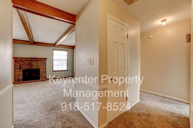 Building Photo - Beautiful 2bed/2bath Duplex!!