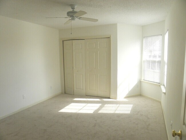 Building Photo - Central Wilmington! Live across from The Point at Barclay! Lovely one level patio home in popular...