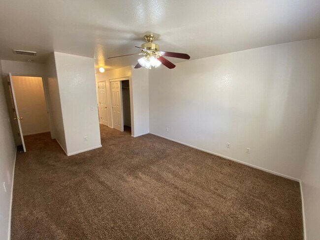Building Photo - 3848 E Oak Ave