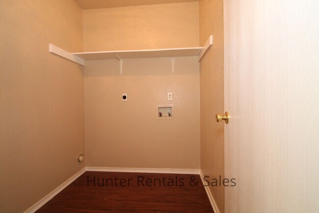 Building Photo - Fall Move!