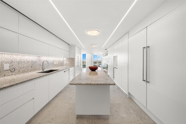 Building Photo - 1643 Brickell Ave